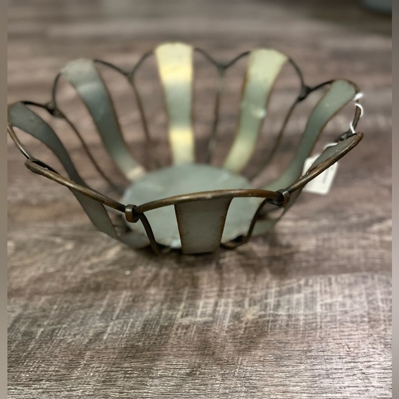 🧡 Farmhouse Rustic Galvanized Metal Bowl Home Table Decor NWT - Picture 1 of 5